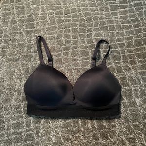 Victoria’s Secret Wear Everywhere Wireless Lightly-Lined Bra 34D